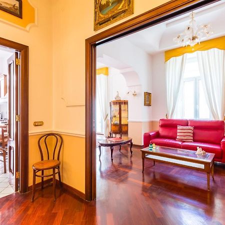 Grand Classic Apartment At San Martino By Napoliapartments Esterno foto