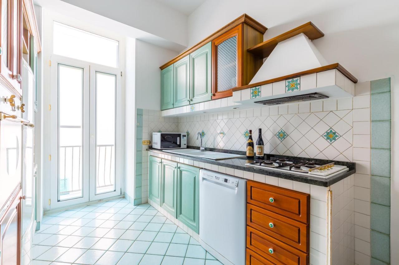 Grand Classic Apartment At San Martino By Napoliapartments Esterno foto
