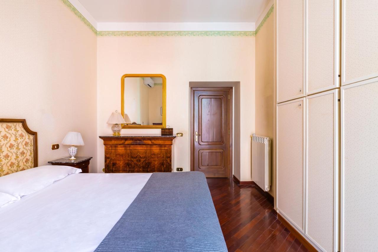 Grand Classic Apartment At San Martino By Napoliapartments Esterno foto