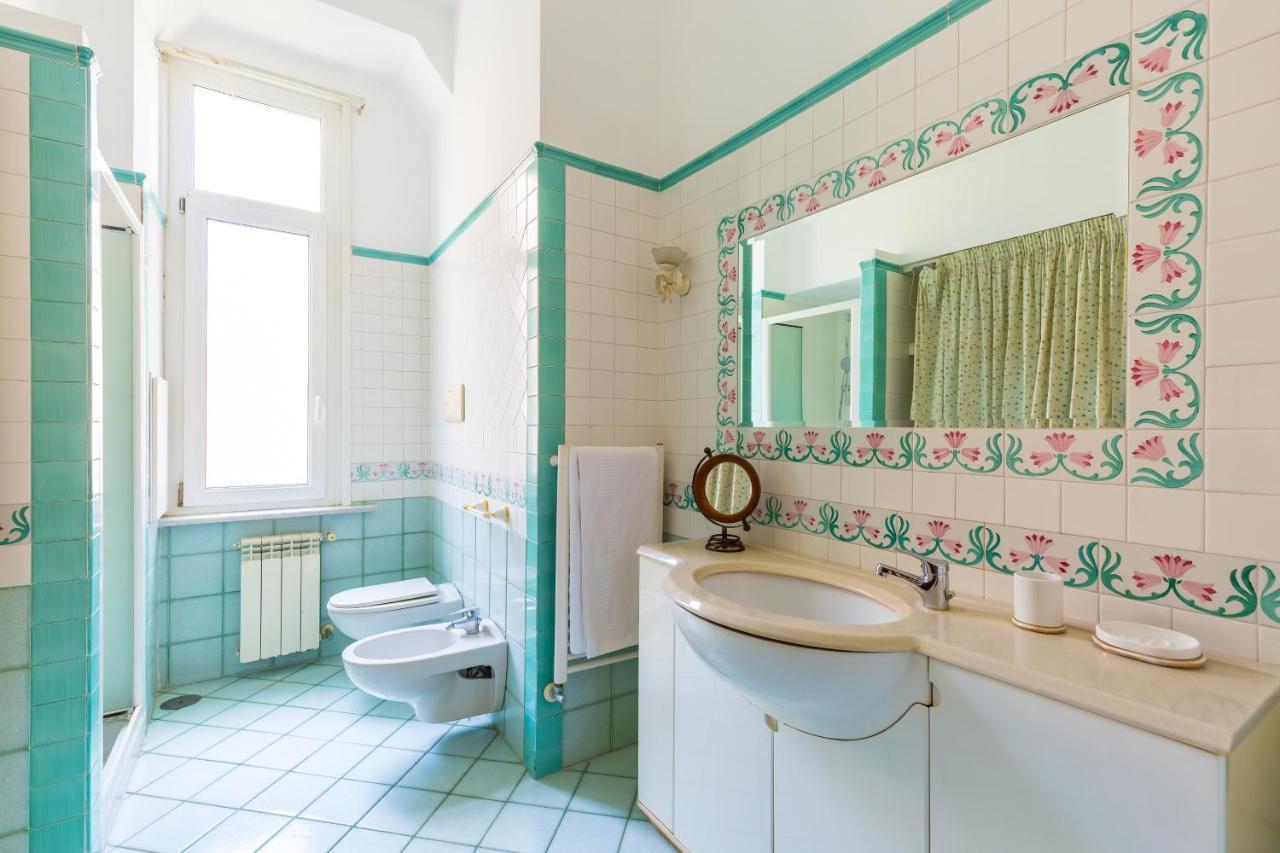 Grand Classic Apartment At San Martino By Napoliapartments Esterno foto