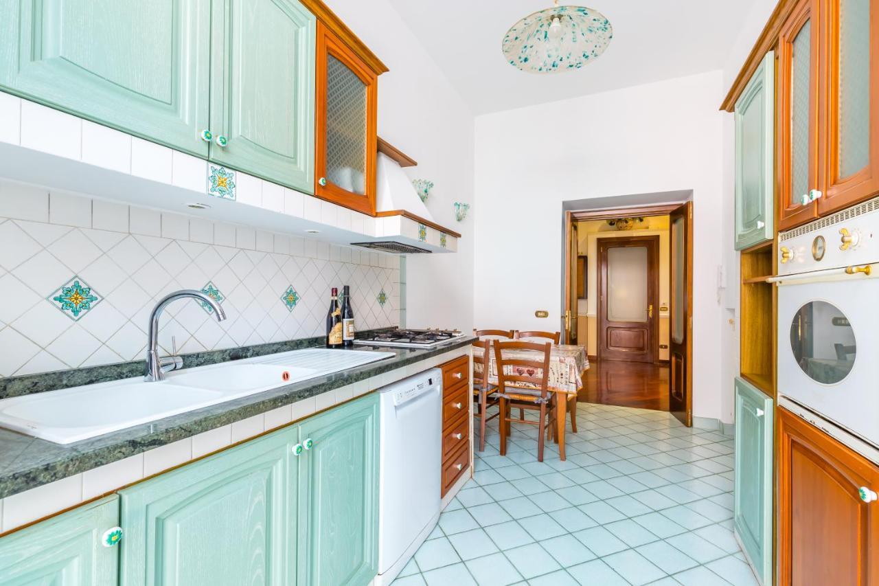 Grand Classic Apartment At San Martino By Napoliapartments Esterno foto