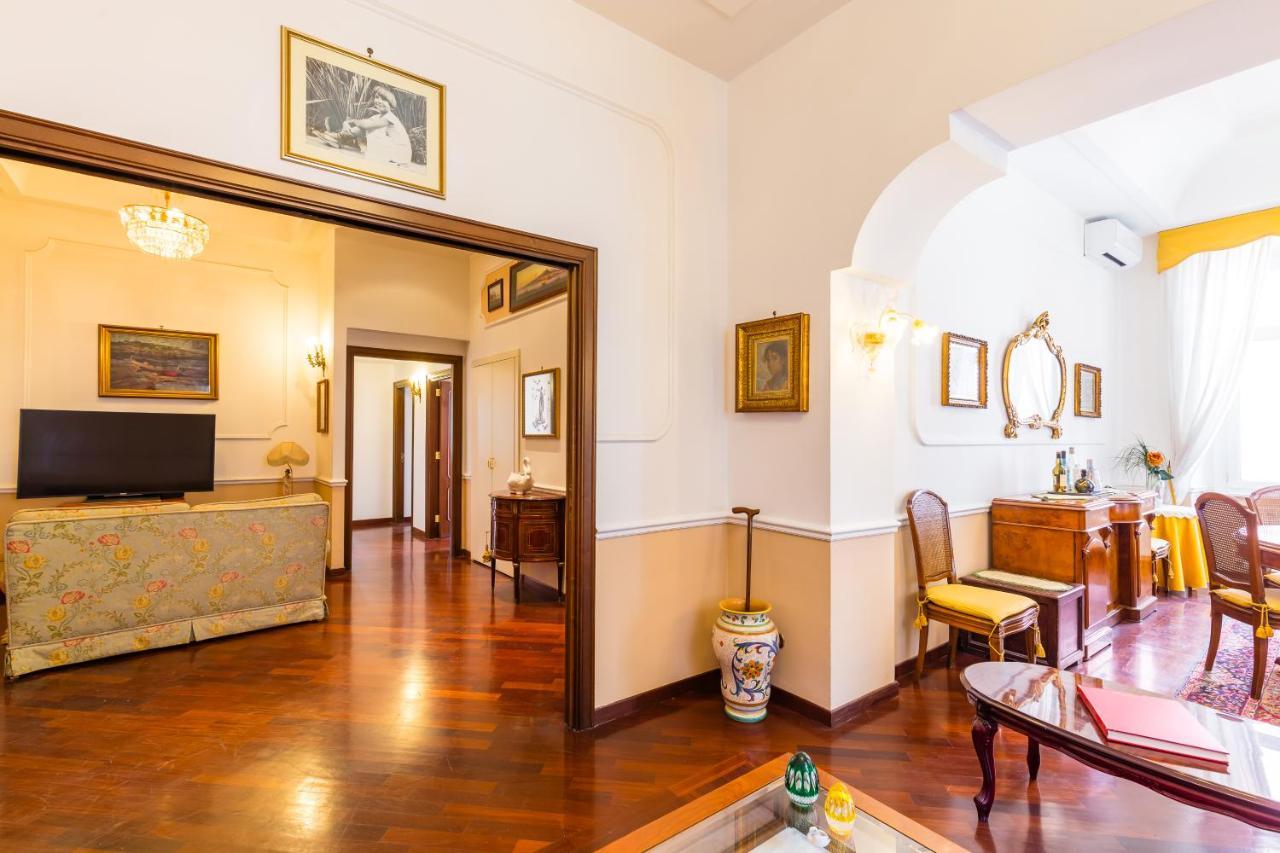 Grand Classic Apartment At San Martino By Napoliapartments Esterno foto