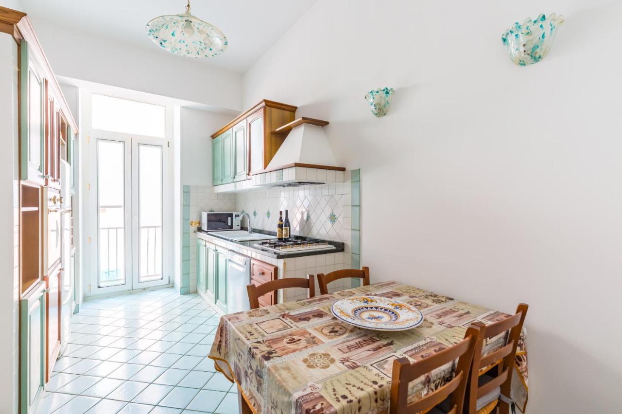 Grand Classic Apartment At San Martino By Napoliapartments Esterno foto