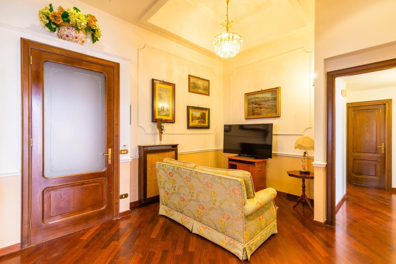 Grand Classic Apartment At San Martino By Napoliapartments Esterno foto