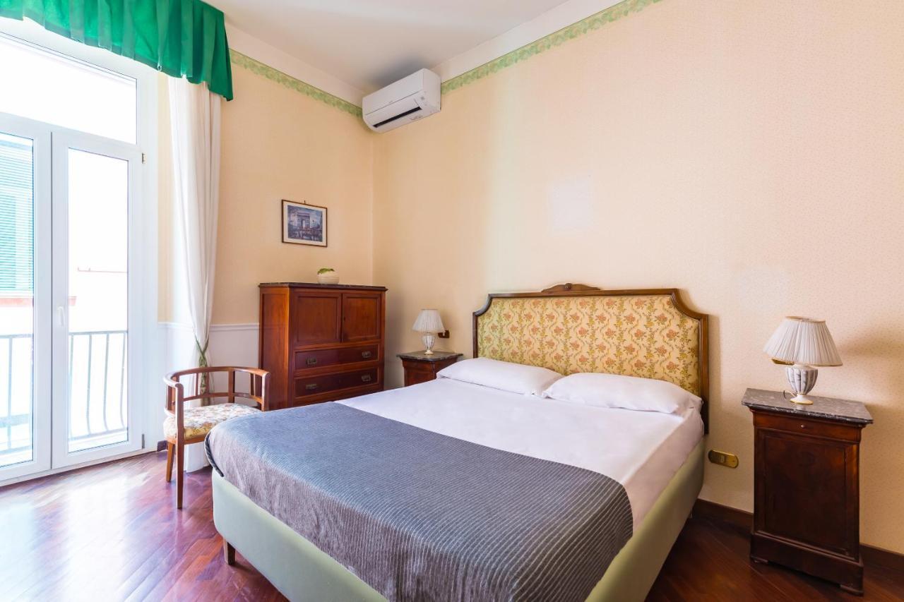 Grand Classic Apartment At San Martino By Napoliapartments Esterno foto