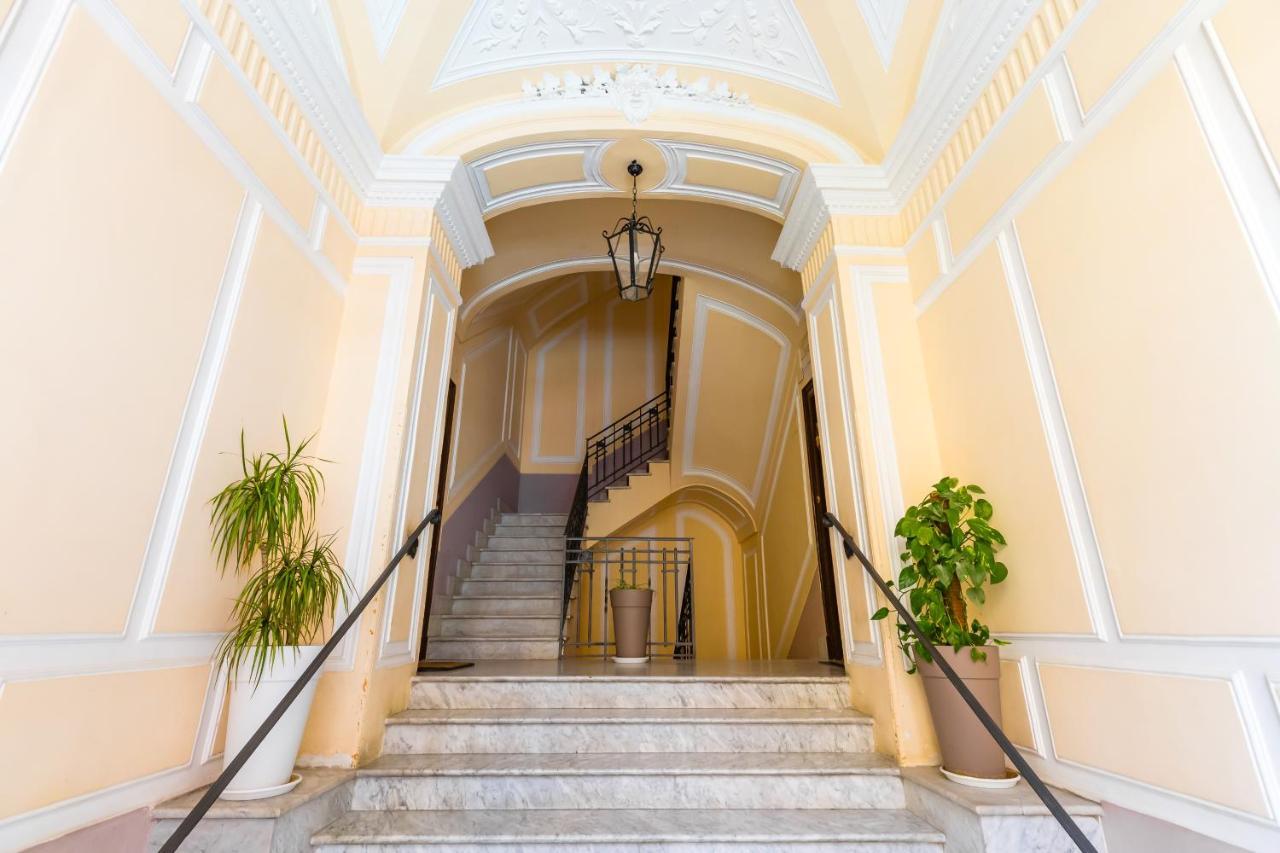 Grand Classic Apartment At San Martino By Napoliapartments Esterno foto